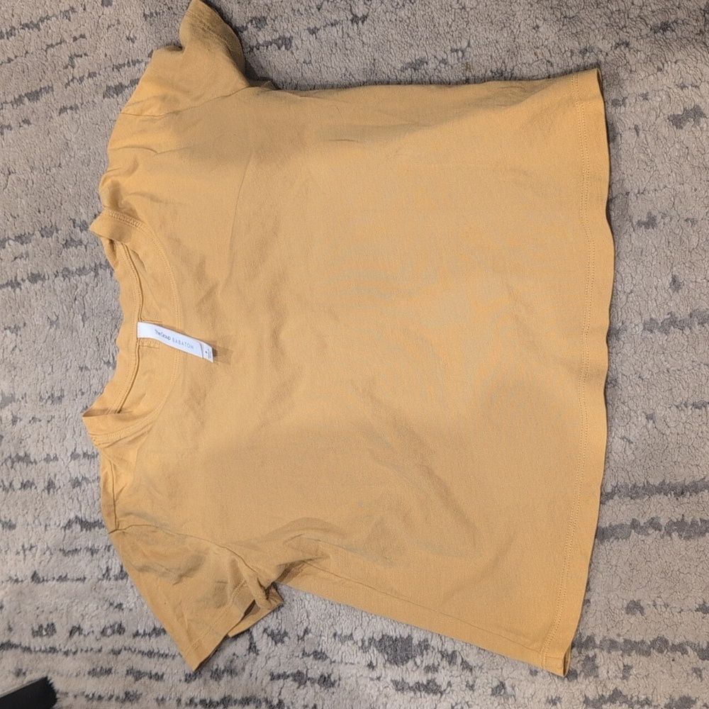 Aritzia Babaton Cropped Crew neck Tshirt